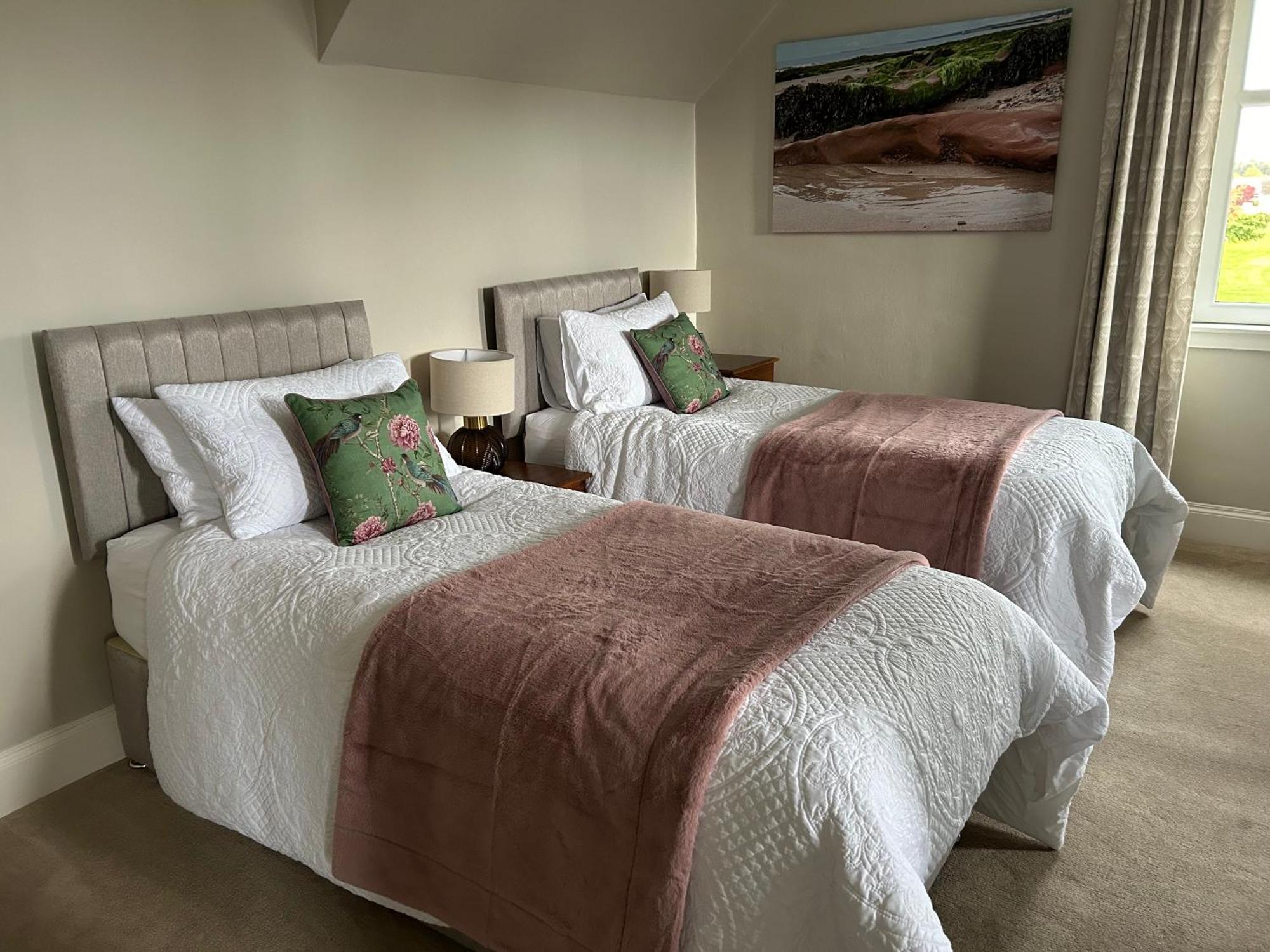 Glen Lyon Lodge Bed And Breakfast Нерн Екстер'єр фото