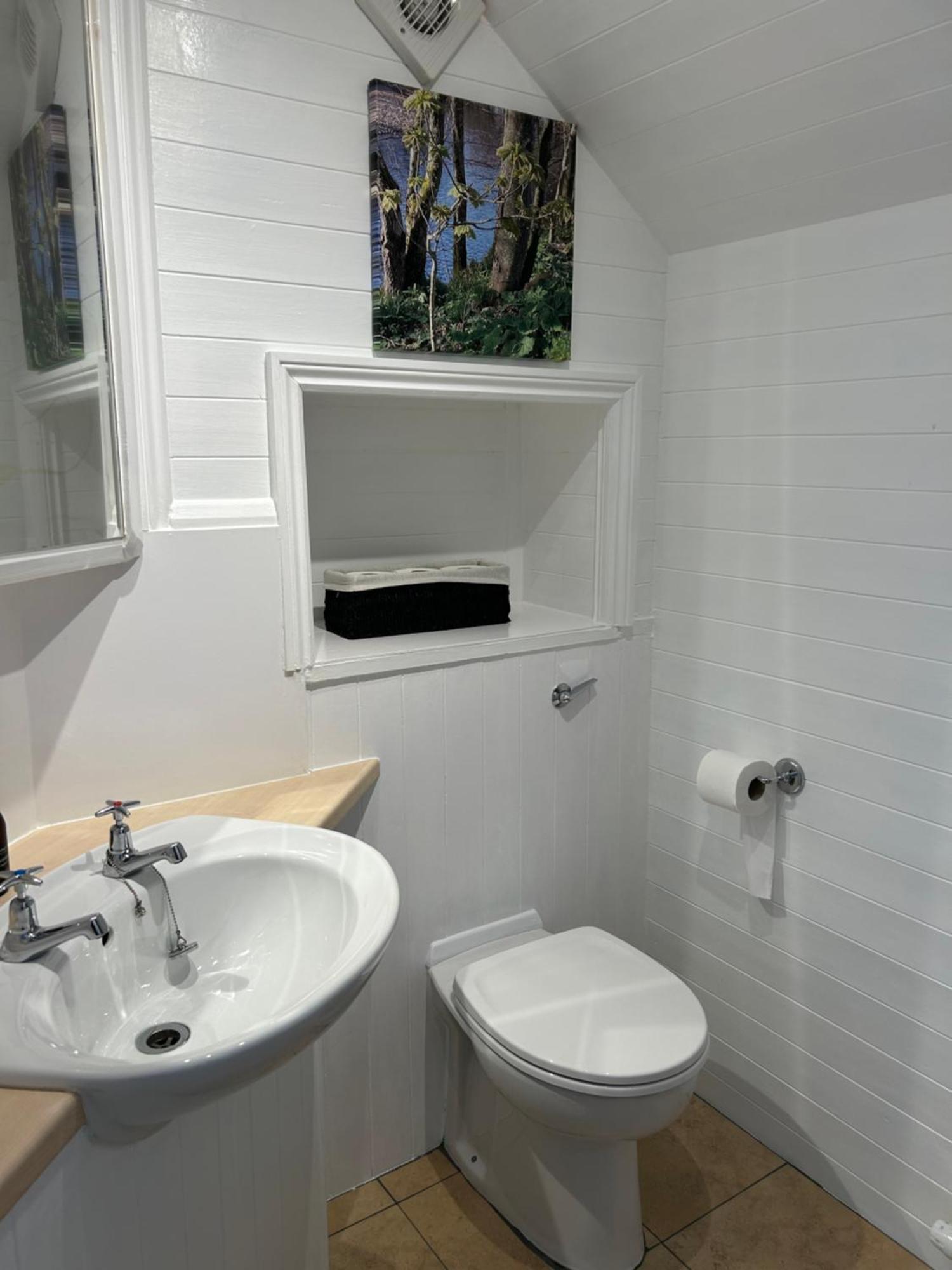 Glen Lyon Lodge Bed And Breakfast Нерн Номер фото