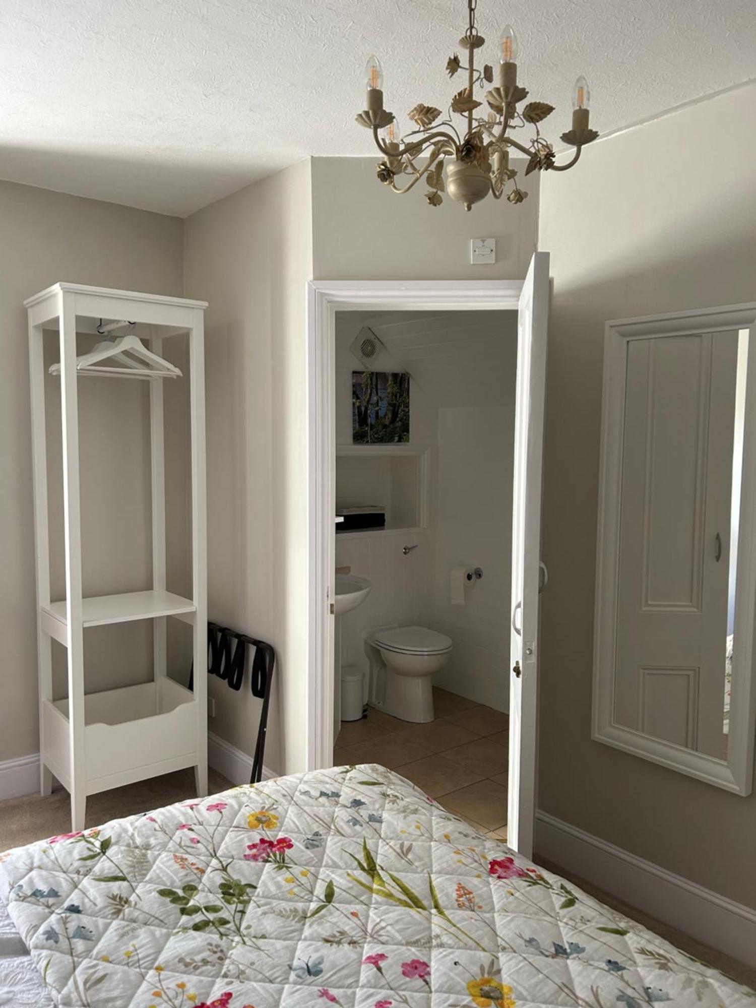 Glen Lyon Lodge Bed And Breakfast Нерн Номер фото